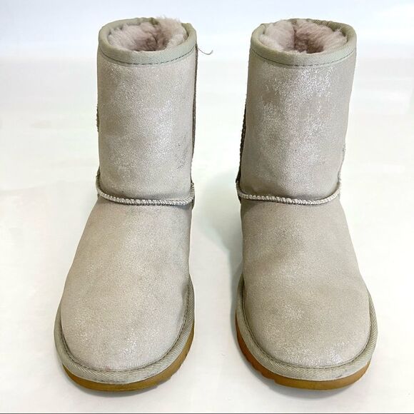 UGG Size 5 Metallic Silver Boot - Picture 2 of 9